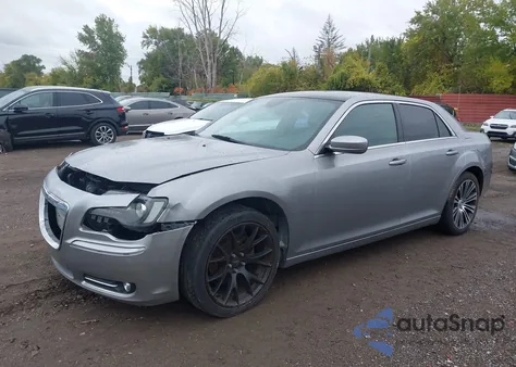 2013 Chrysler 300 300S z USA, uszkodzony, nr VIN 2C3CCABG9DH728135